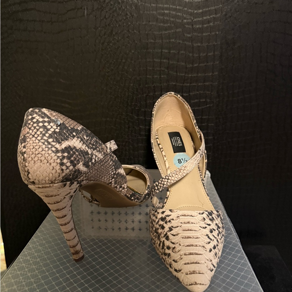 Jones New York Snakeskin Print Heels